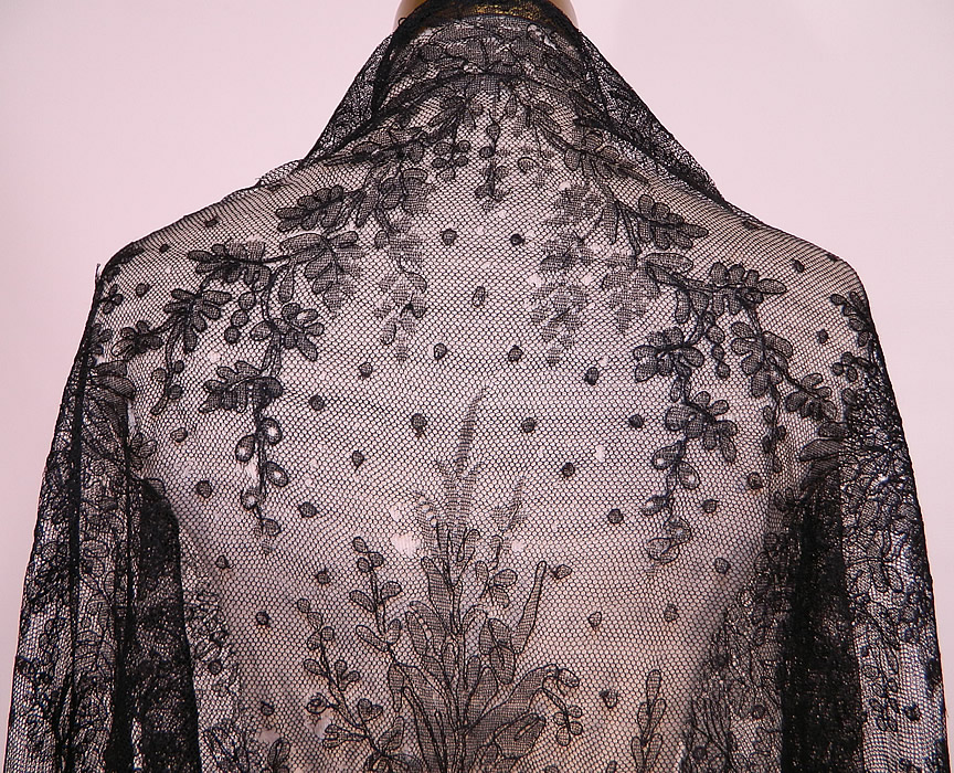 Victorian Civil War Antique Black Chantilly Lace Mantilla Spanish Shawl back view.