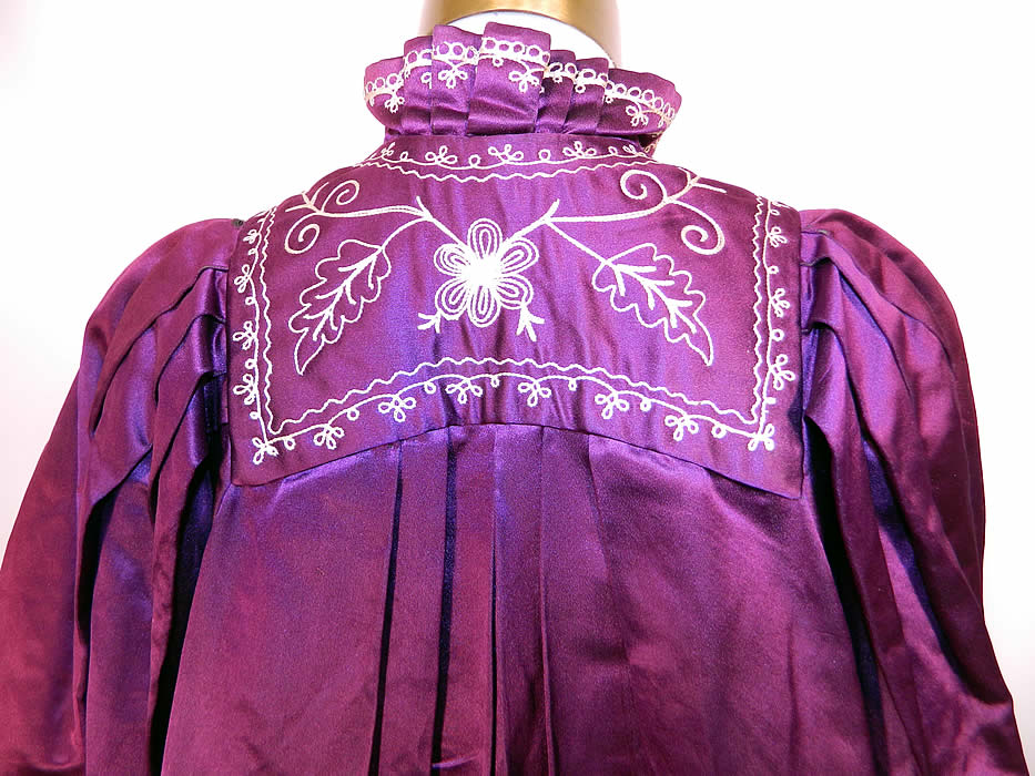 Vintage Henderson Ames Co Regalia Purple Silk Ceremonial Robe Gown. The Henderson Ames Company manufactured uniforms, regalia, ceremonial garments for fraternal organizations, secret societies and bands. This resembles a graduation gown or choir robe.