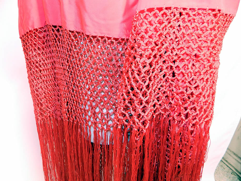 Antique Art Deco Red Silk Macrame Fringe Flapper Piano Shawl. The shawls fabric square measures 46 by 46 inches. It is in good wearable condition. This beautiful bohemian Art Deco flapper Spanish Flamenco style shawl is truly a wonderful piece of wearable textile art! 