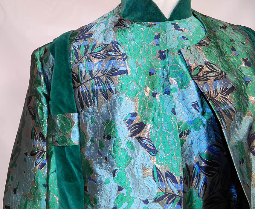 Vintage Costura Ninfa Madrid Emerald Green Lamé Brocade Dress &  Jacket. This beautiful brocade two piece outfit has a mid length loose fitting boxy swing style coat jacket, with 3/4 length sleeves, a hook closure at the neck and is fully lined. There is a "Costura Ninfa Madrid IV" custom made designer label sewn inside. 