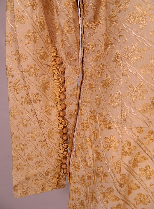 Vintage  Cream Silk Chain Stitch Embroidered Ethnic India Boho Dress. This is truly a wonderful piece of boho style wearable art! 