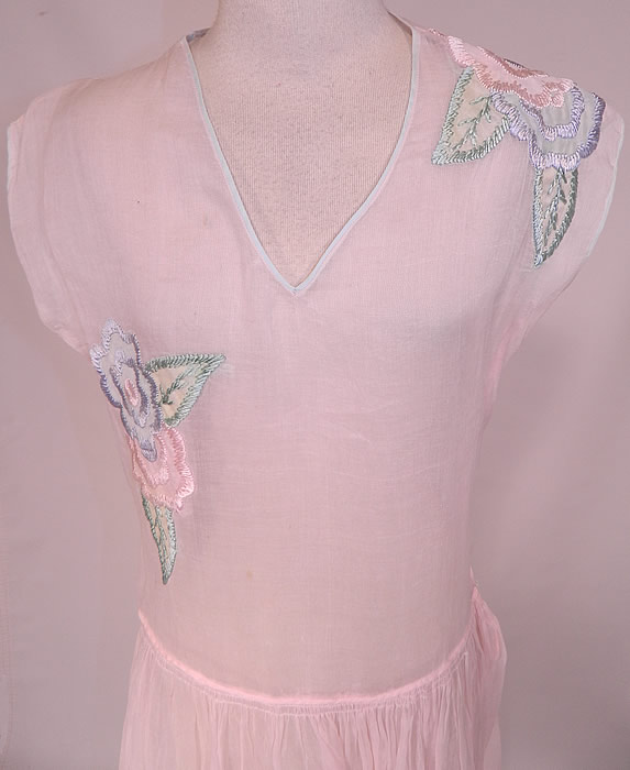 Vintage Pastel Pink & Blue Organdy Floral Embroidered Applique Sheer Party Dress
This gorgeous garden party dress is a long floor length with a pleated gathered skirt waistband, V front neckline, short cap sleeves, side snaps closures and is sheer,totally unlined.