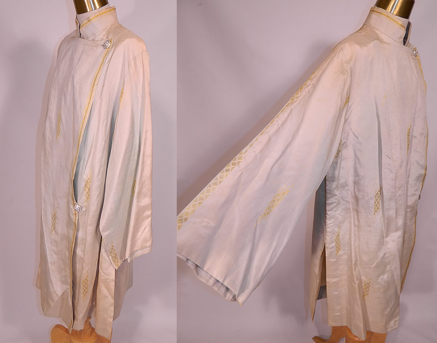 Vintage L.M. Rosen Gowns NY Label Art Deco Gold Lame Blue Silk Evening Coat Lamé
The coat measures 46 inches long, with 46 inch hips, a 46 inch waist, 46 inch bust and 22 inch long sleeves.