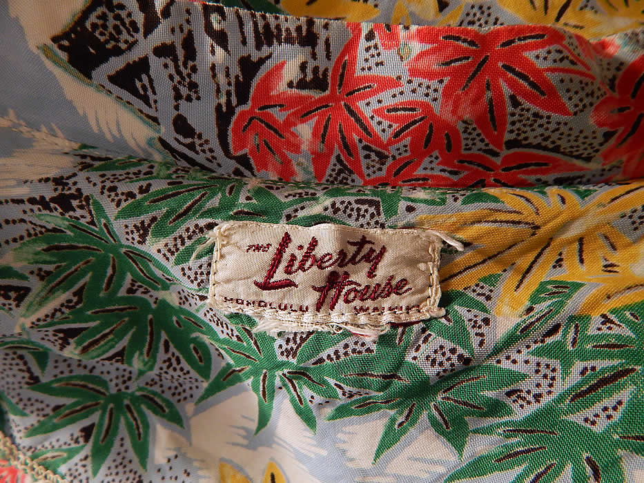 Vintage Liberty House Hawaiian Maple Leaf Print Rayon Pake Muu Muu Dress
There is "The Liberty House Honolulu Waikiki" label sewn inside. 