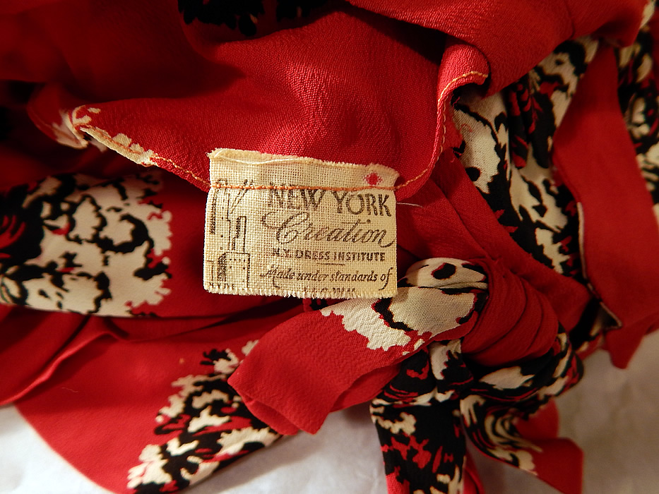 Vintage NY Creation Red Black & White Clover Flower Novelty Print Rayon Dress
There is a "New York Creation N.Y. Dress Institute" label sewn inside. 