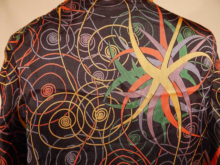 Vintage Art Deco Colorful Rainbow Spiral Stars Silk Flapper Kimono Robe Coat
The robe measures 44 inches long, with 44 inch hips, a 44 inch waist, 44 inch bust and 22 inch long sleeves. It is in excellent condition. This is truly a wonderful piece of Art Deco wearable art!