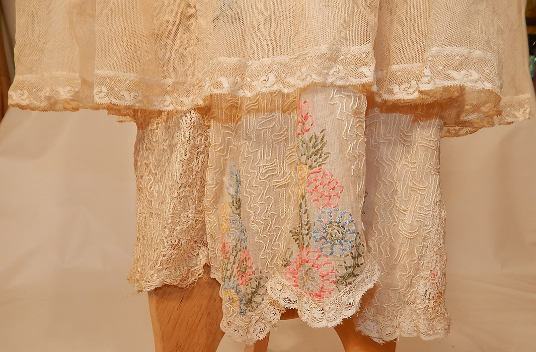 Edwardian Embroidered Pastel Flowers Cream Net Batiste Lace Dress Gown
It is in good condition, but has not been cleaned with a few small faint age spot stains and has a few small holes on the lining inside and net overskirt. This is truly a wonderful piece of antique textile wearable art! 