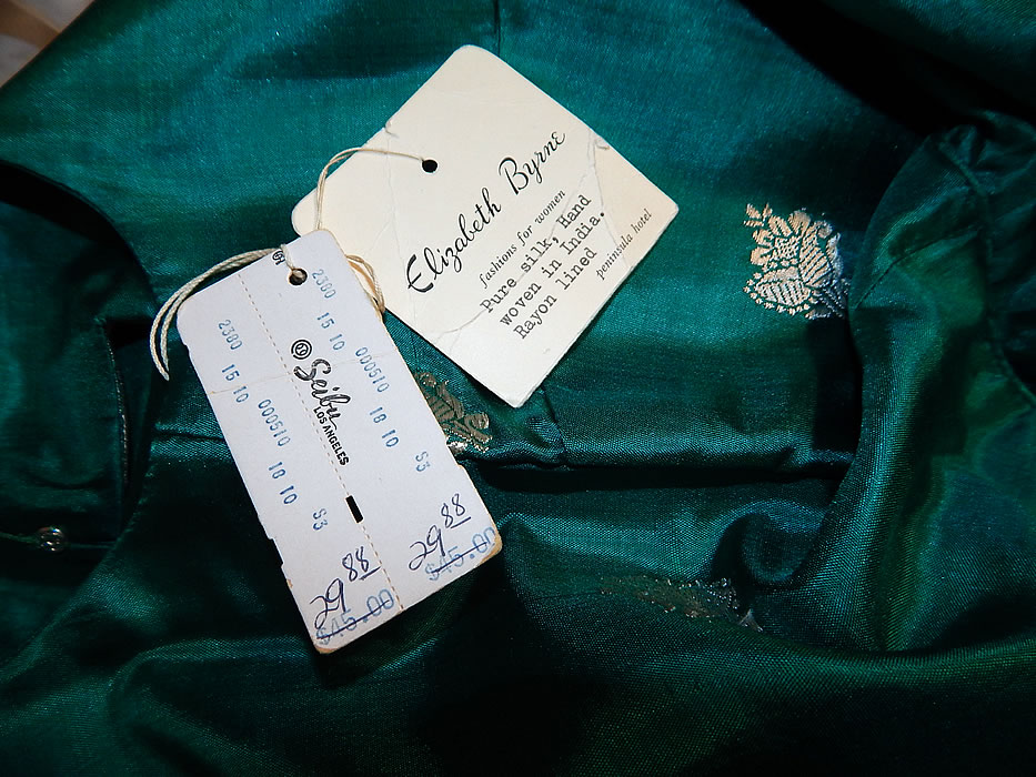 Vintage Elizabeth Bryne Seibu Hong Kong Green Silk Sari India Cocktail Dress NWT
There is a "Elizabeth Bryne Fashions for Women Peninsula Hotel" and "Seibu Made in Hong Kong" labels and still has the original paper tags, price tag attached. It is in excellent condition and has never been worn, NWT. This is truly a wonderful piece of wearable art!