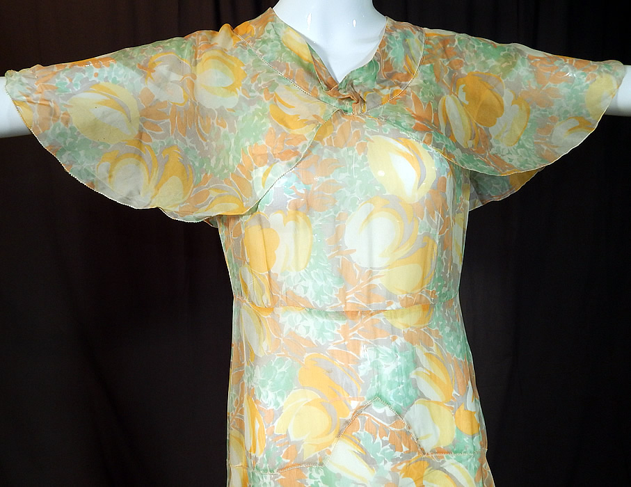 Vintage Yellow Tulip Flower Print Silk Shawl Collar Cape Bias Cut Dress
This beautiful bias cut garden party day dress has an attached shawl collar capelet, cap sleeves, no side opening and is sheer, unlined. 