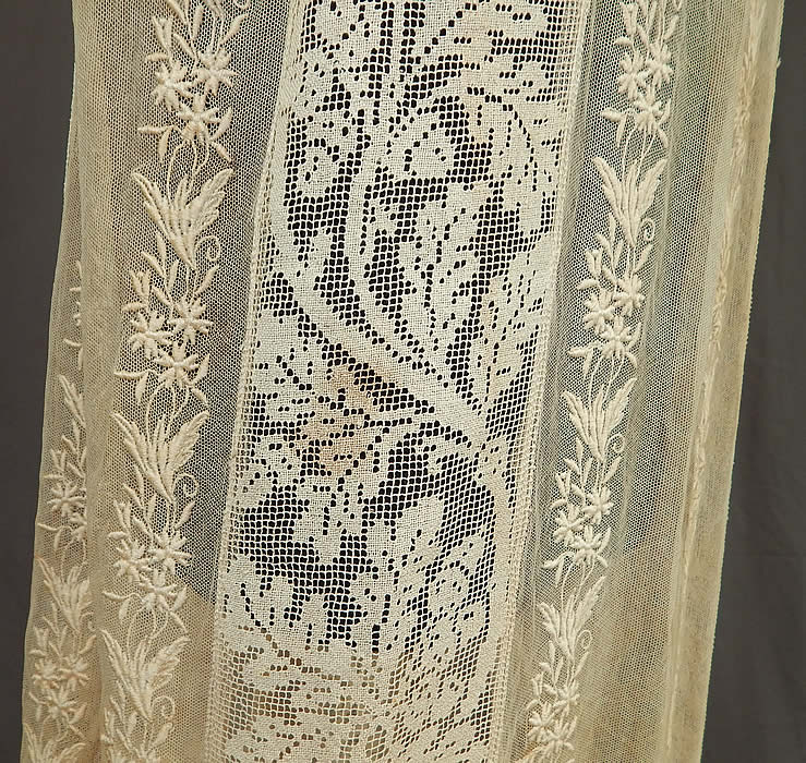 Vintage Embroidered Cream Net Filet Lace Drop Waist Chemise Shift Dress
It is in good condition, but has not been cleaned, with only a small age spot stain on the side skirt and a small hole on the bottom skirt. This is truly an exquisite piece of wearable lace art!