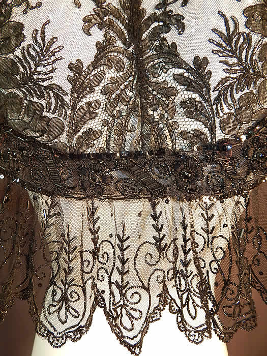 Victorian Black Chantilly Lace Jet Beaded Shawl Collar Fichu Pelerine Cape
It is made of a sheer fine black Chantilly lace with a floral leaf design outlined in black threads, with detailed shading effects. 