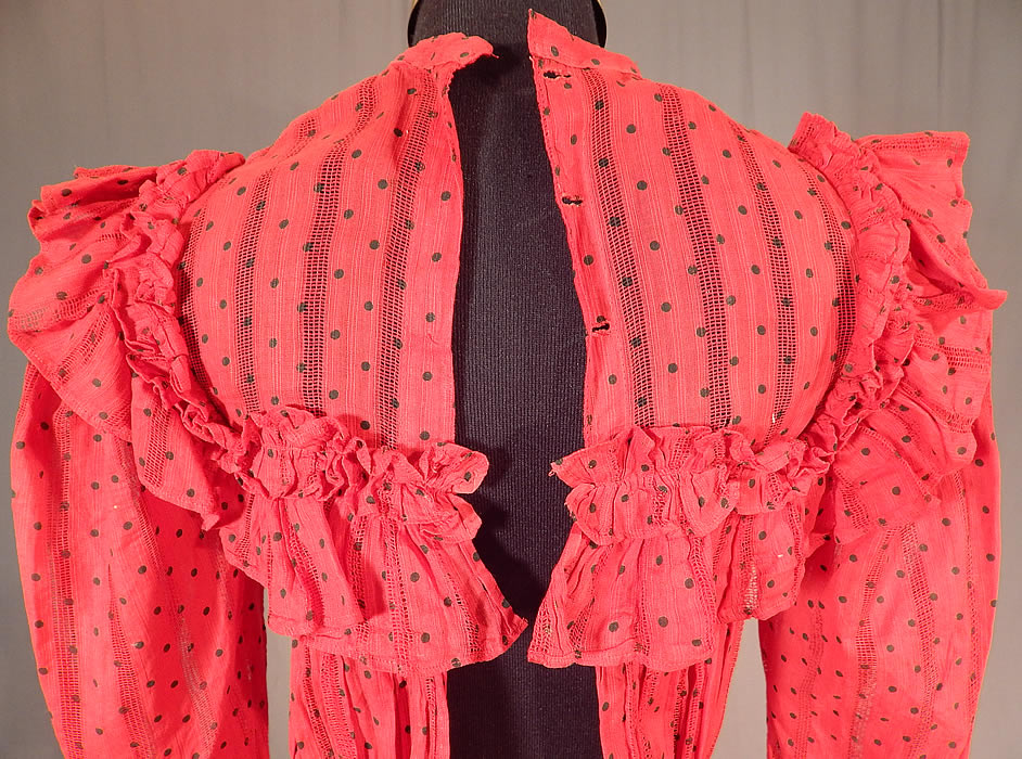 Victorian Red Cotton Calico Black Polka Dot Ruffle Yoke Girls Youth Dress
This is truly a wonderful piece of antique Victoriana wearable art!