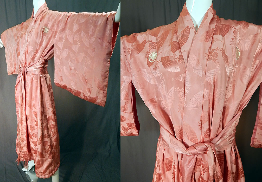 Vintage Japanese Pink Silk Damask Fan Floral Embroidered Mon Belted Kimono Robe
It is made of a pink silk damask weave fabric with a fan and leaf pattern design woven into the fabric. 