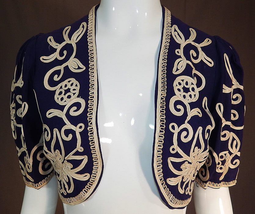 Vintage Irene Kay Navy Blue Silk Crepe Cream Soutache Shrug Bolero Jacket
This stunning short cropped shrug bolero style jacket has an open front with no closure, gathered shoulders, short sleeves and is unlined.