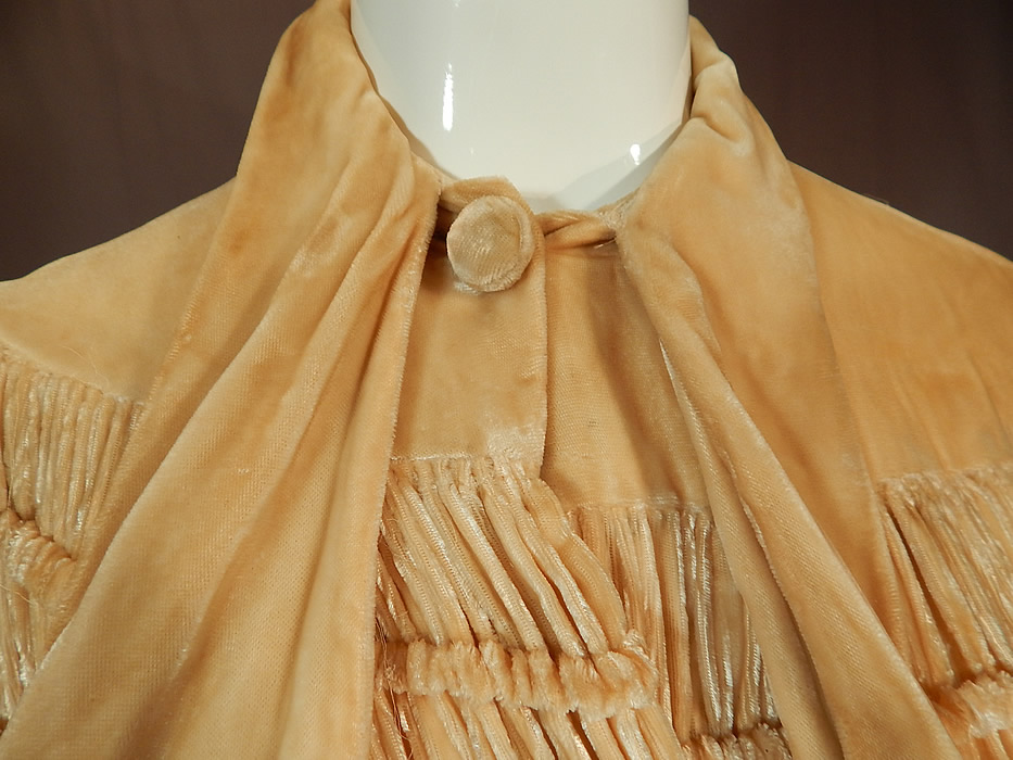 Vintage Art Deco Ruched Pleated Cream Silk Velvet Flapper Evening Cloak Cape
This fabulous flapper evening cloak cape is a long full mid length, with a neck tie scarf sash collar, a velvet covered button closure at the neck and is fully lined. 