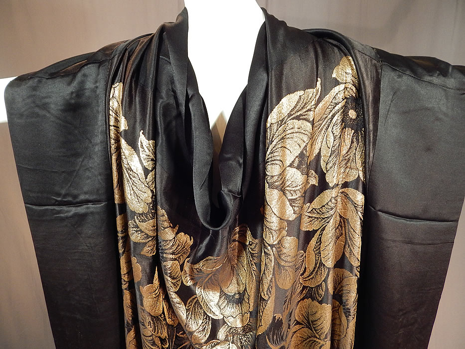 Vintage Art Deco Black Silk Gold Lamé Lame Flapper Cloak Cape Shawl Scarf
It is made of a black silk woven gold metallic lamé thread damask fabric with a reversible lush floral leaf pattern design. 