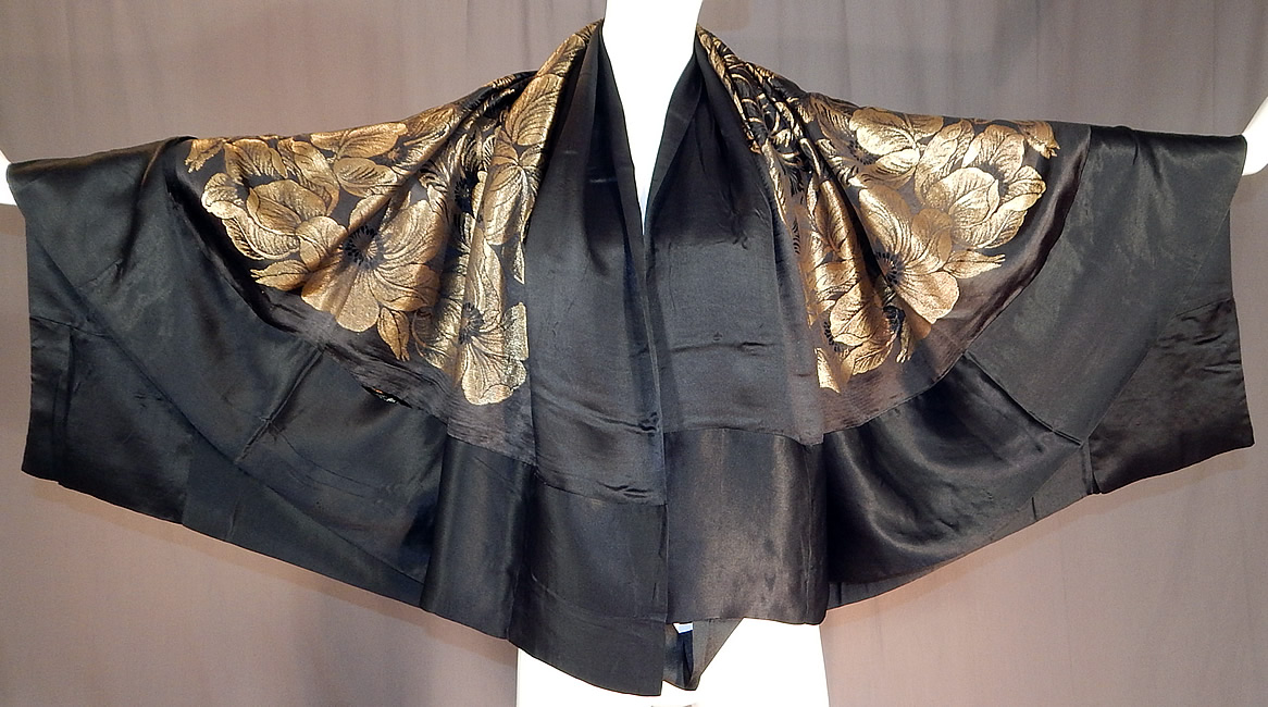 Vintage Art Deco Black Silk Gold Lamé Lame Flapper Cloak Cape Shawl Scarf
The square shawl measures 59 by 59 inches. 