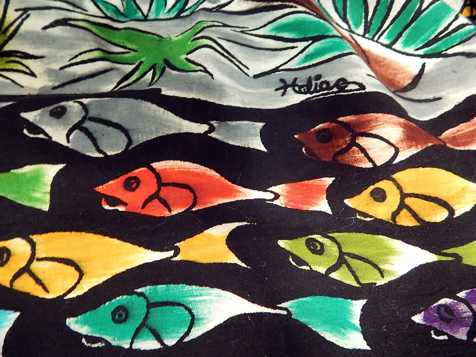 Vintage Uncut Hand Blocked Fish Shirtless Man Signed Mexico Circle Skirt Fabric
It is artist signed Hdiae (see close-up). 