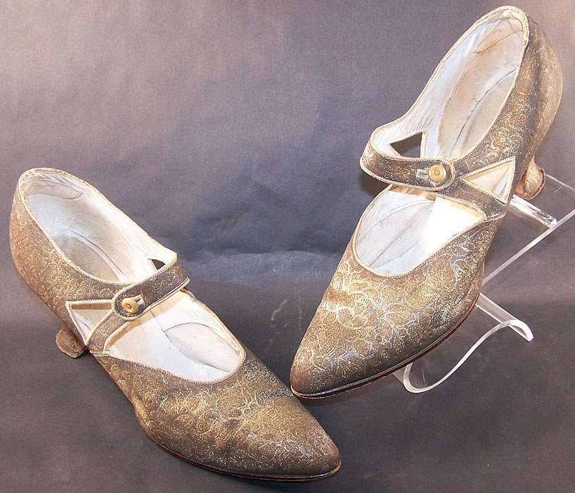 Art Deco Gold Lamé Brocade Mary Jane Button Strap Shoes Close up.