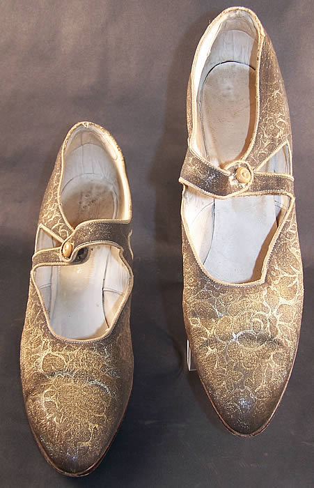 Art Deco Gold Lamé Brocade Mary Jane Button Strap Shoes Close up.