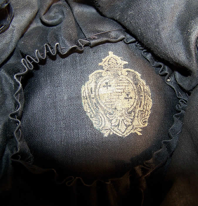 Victorian Pleated Black Green Velvet Wide Brim Plate Hat Close up.