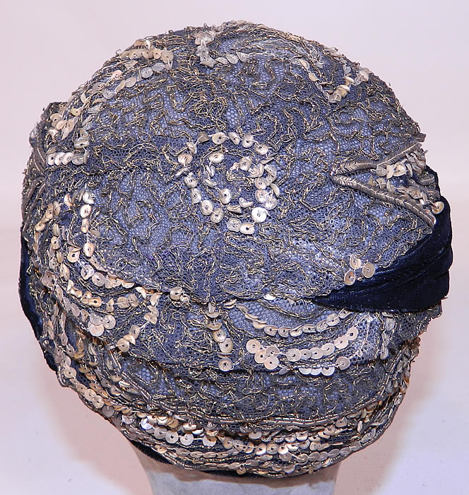 Vintage Art Deco Gold Lame Lamé Lace Net Sequin Black Velvet Flapper Cloche Hat. It is in good condition.