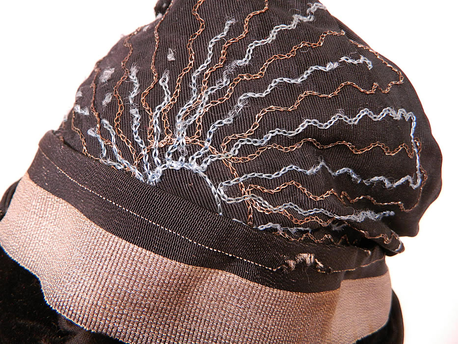 Vintage Dahlia Model Black Silk Velvet Gold Lame Lamé Embroidered Flapper Cloche Hat. It is in good unworn condition, with only a few missing blue thread embroidered stitches (see close-up).