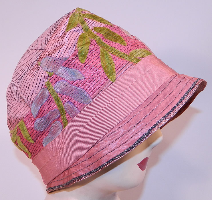 Vintage Art Deco Pink Silk Burnout Voided Velvet Floral Quilted Flapper Cloche Hat
This vintage Art Deco pink silk burnout voided velvet floral quilted flapper cloche hat dates from the 1920s.