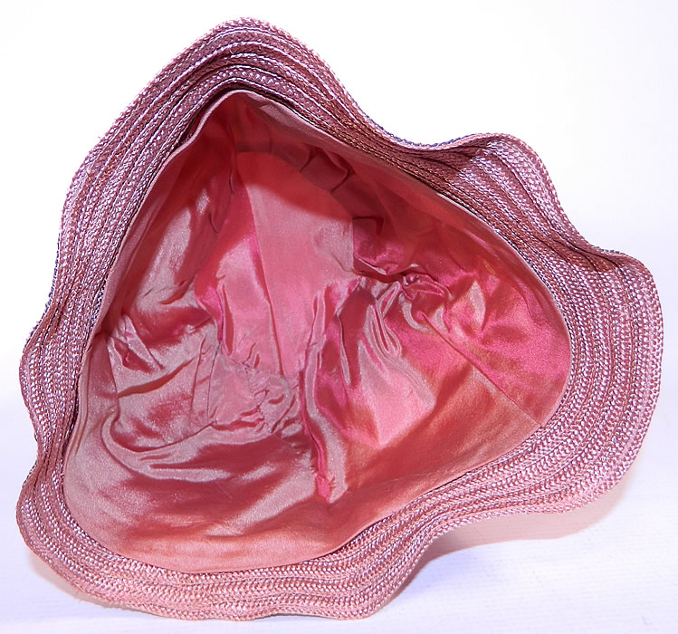 Vintage Art Deco Pink Silk Burnout Voided Velvet Floral Quilted Flapper Cloche Hat
It is in excellent condition. This is truly a wonderful piece of wearable Art Deco millinery art! 