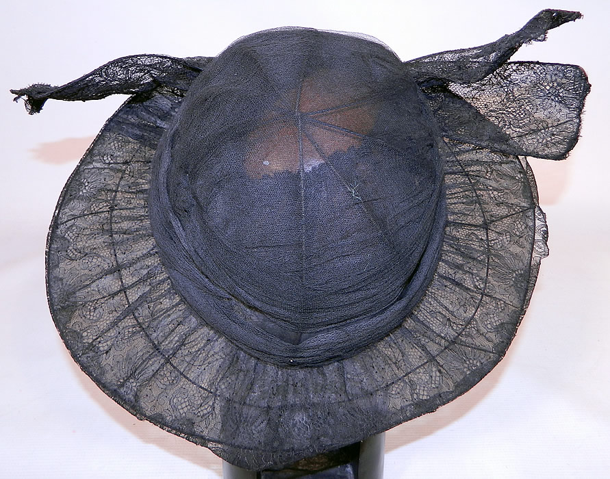 Vintage Black Chantilly Lace Wired Wing Trim Wide Brim Cloche Hat
This is truly a wonderful piece of wearable Art Deco millinery art!