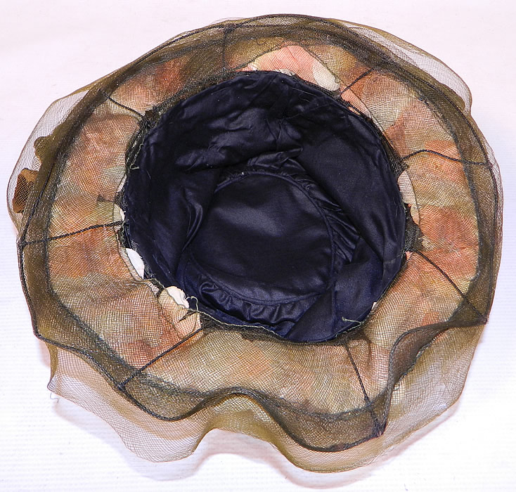 Vintage Brown Silk Voided Velvet Pink Flower Trim Wide Brim Cloche Hat
It is in excellent condition. This is truly a wonderful piece of wearable Art Deco millinery art! 