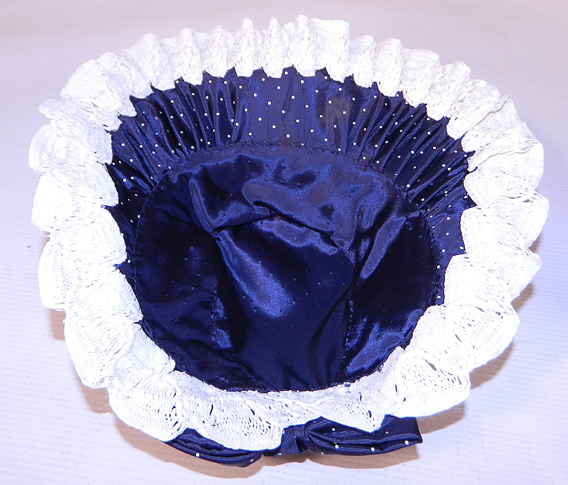 Vintage Navy Blue White Polka Dot Woven Straw Bow Heart Shape Fascinator Hat
It is in excellent condition. This is truly a wonderful piece of wearable WWII millinery art! 