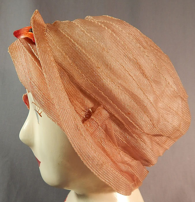 Vintage Art Deco Woven Pink Pastel Red Velvet Flower Flapper Cloche Hat
This fabulous flapper cloche style hat is form fitting, with an uneven asymmetrical slight folded upturned brim and fully lined in pink silk.