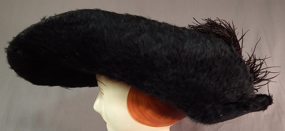 Edwardian Titanic Black Beaver Felt Fur Feather Large Wide Upturned Brim Tricorn Hat
This fabulous furry grand hat has a wide brim upturned along the sides creating a tricorn style and a large oversized round crown. 