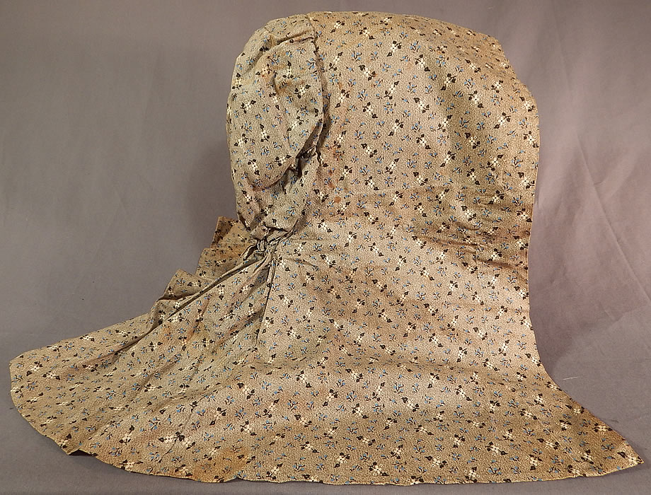 Victorian Calico Cotton Floral Print Long Curtain Sunbonnet Sunhat Workwear Bonnet
This women's workwear summer sunhat sunbonnet would have been worn while working in the fields, with a wide large broad brim to shade the face from the sun and very long curtain cape ruffle back drape flounce for protection of the neck with drawstring gathering on back. It is unlined and has a matching fabric front tie closure. 