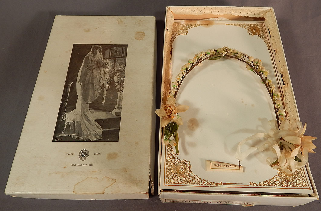 Vintage French Flapper Wax Flower Bridal Wreath Wedding Headband Headpiece & Box
This beautiful bridal wreath wedding crown headpiece comes in the original box with a "Made in France" label inside and a 1921 era bride black and white photograph print graphic on the outside box lid. 