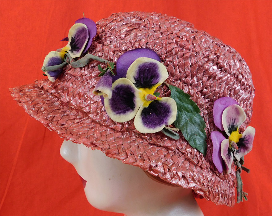 Vintage Woven Pink Straw Purple Velvet Pansy Flower Trim Cloche Hat Hatpin
This pretty pink cloche hat has a form fitting style, with matching pink straw tip hatpin on the side for securing onto the hair and is unlined. 