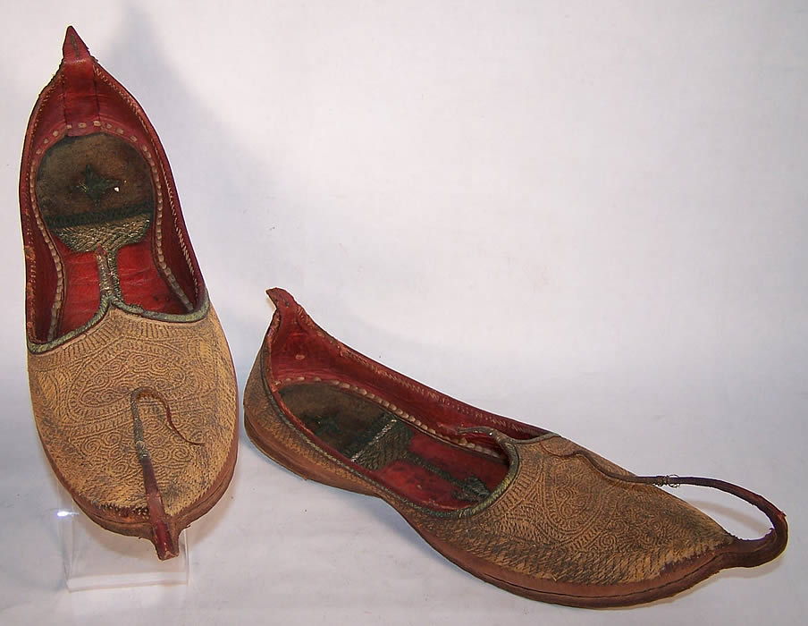 Pakistan Punjab Gold Embroidered Jutti Shoes front view.