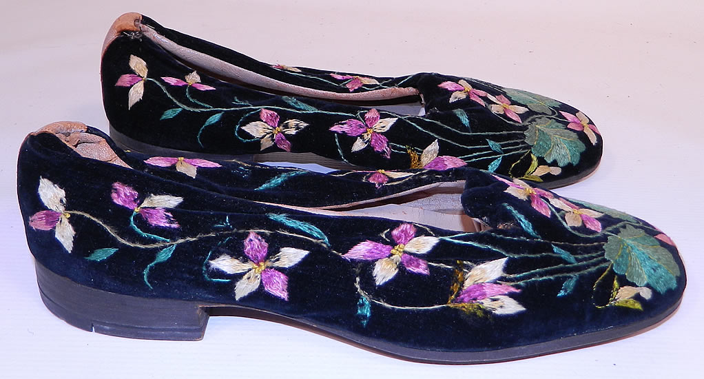 Victorian Black Velvet Violet Embroidered Men's Slipper Shoes. 