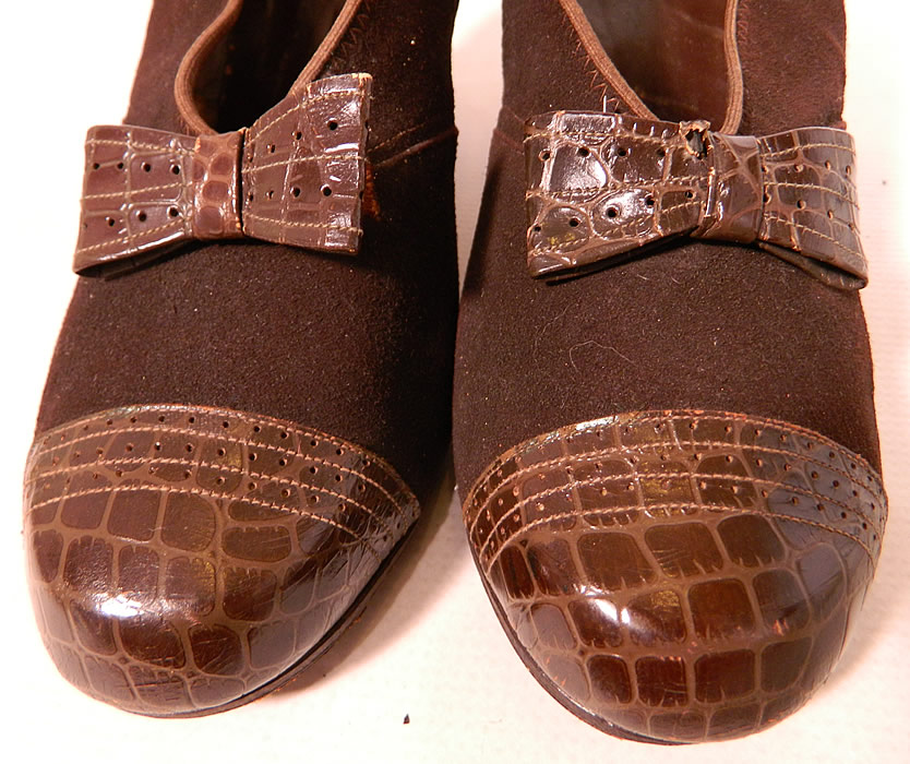 Vintage Brown Suede Leather Faux Alligator Print Bow Trim Swing Dance Shoes. They are in good condition and have been gently worn with some wear and a tiny frayed nick on one bow (see close-up). These are truly a wonderful piece of quality made wearable shoe art!