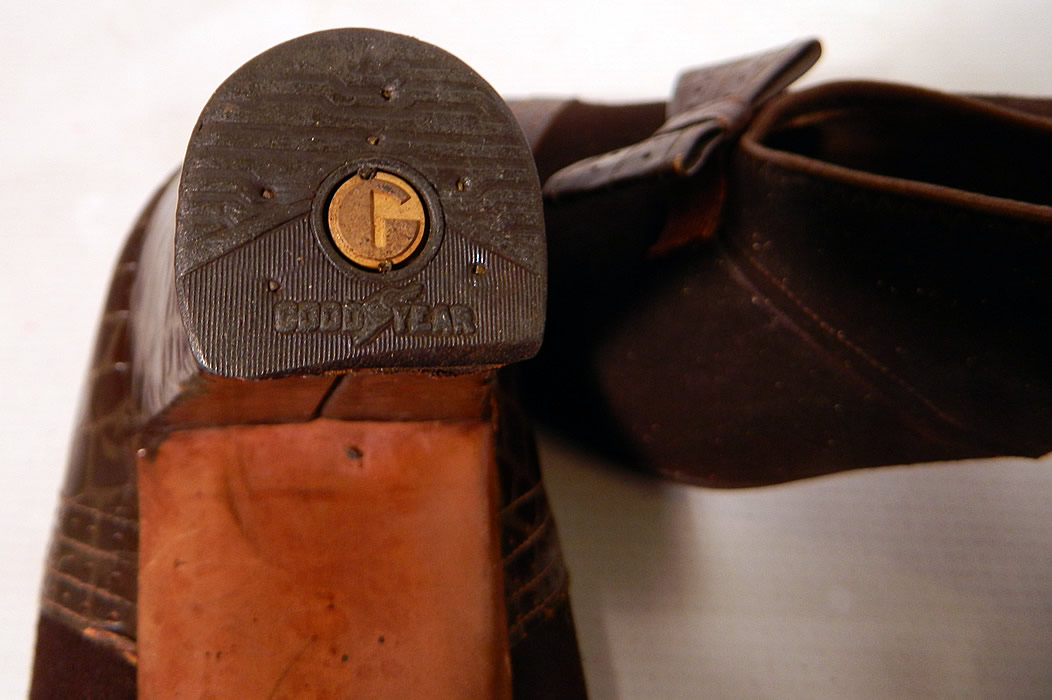 Vintage Brown Suede Leather Faux Alligator Print Bow Trim Swing Dance Shoes. These sensational swing dance shoes pumps have a slip on style, rounded toes and modified cube heels, with Goodyear stamped rubber heel caps.