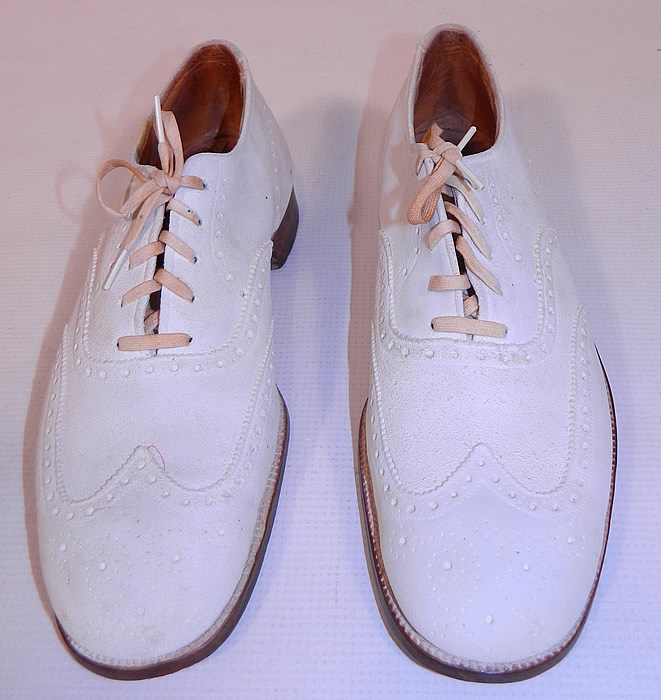 Vintage Bullock's Wilshire White Suede Leather Wing Tip Brogue Dress Shoes. The shoes measure 10 inches long and 3 1/2 inches wide. 