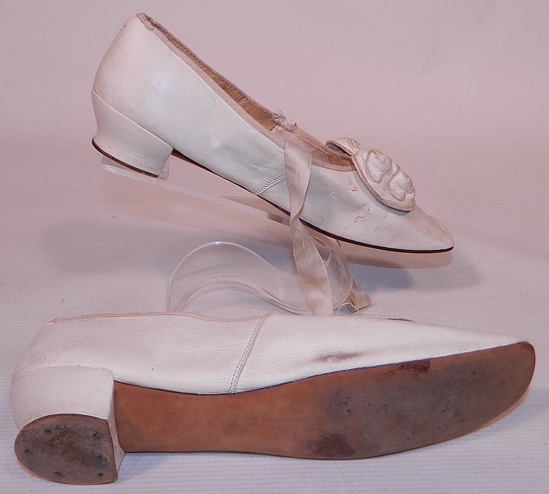 Victorian Wedding White Kid Leather Bow Trim Ribbon Ties Straight Sole Shoes
They are in good condition, have been gently worn, with only some minor wear, scuff marks, loose stitching on the bow trim and a frayed ribbon tie strap.