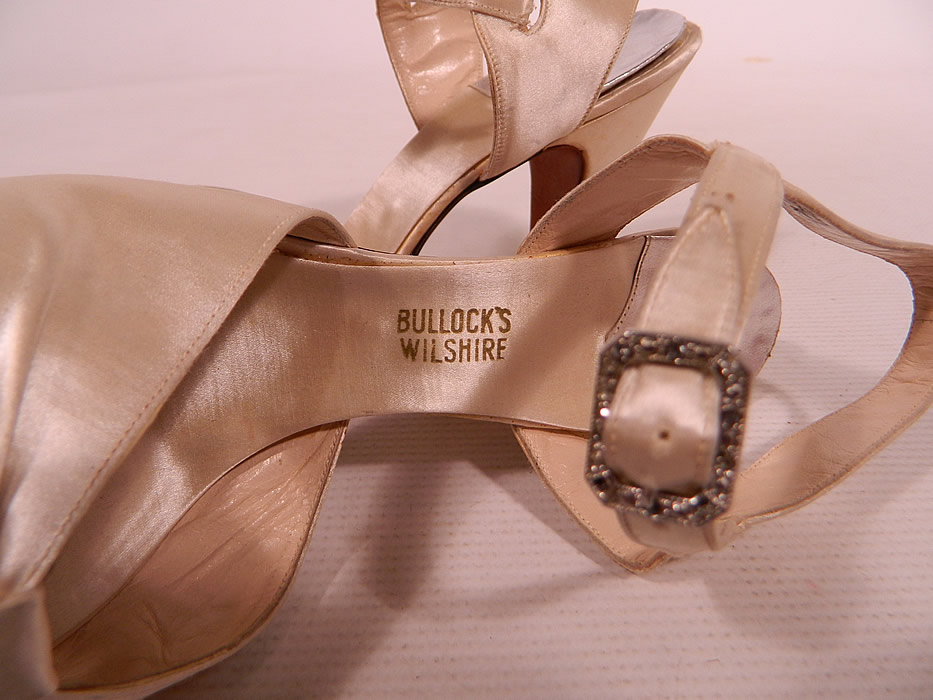 Vintage Bullock's Wilshire White Silk Satin Ankle Strap Evening Bridal Wedding Shoes
There is a "Bullock's Wilshire" label embossed inside on the white satin insoles. 