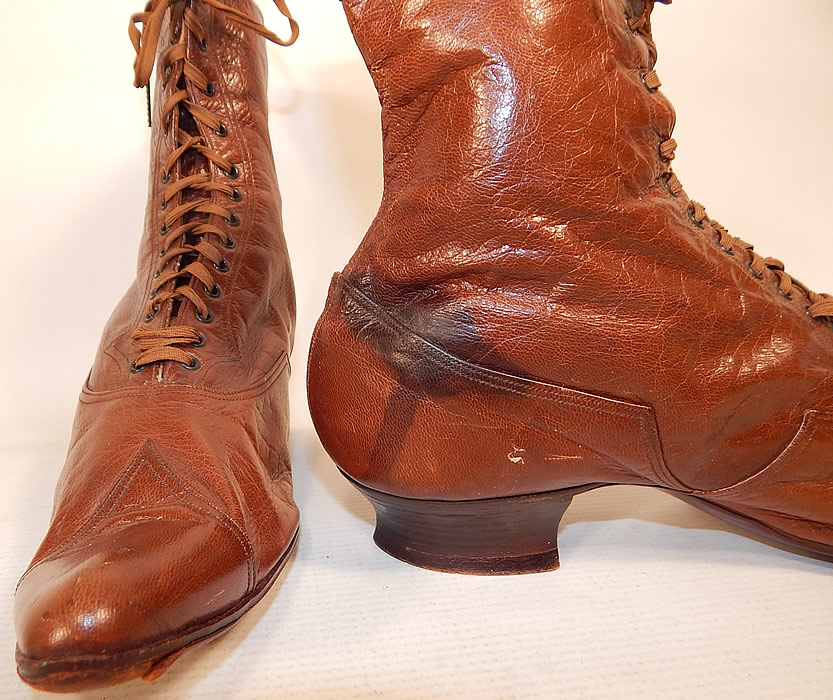 Victorian Antique Womens Brown Leather High Top Lace-up Boots Shoes
They have been gently worn and are in good condition, with only a water spot stain on the back of one shoe (see close-up). These are truly a wonderful quality made antique boot! 