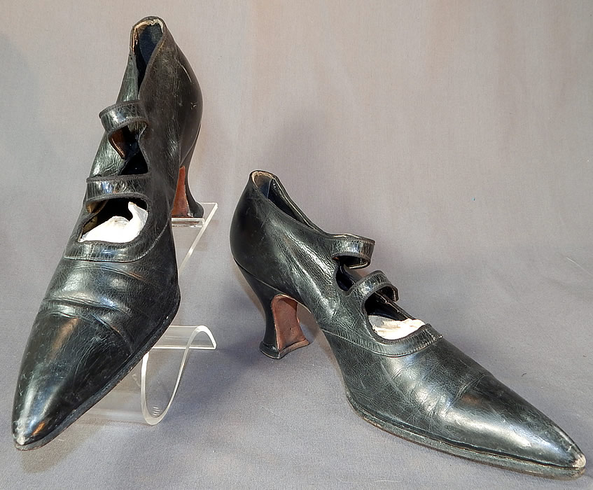 Edwardian Black Leather Double Button Strap Mary Jane Pointed Toe Shoes
This pair of vintage Edwardian era black leather double button strap Mary Jane pointed toe shoes date from 1910. 