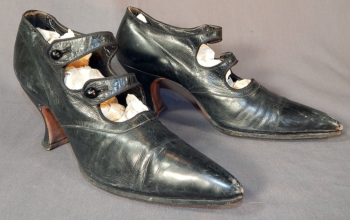 Edwardian Black Leather Double Button Strap Mary Jane Pointed Toe Shoes
They are made of black leather. 