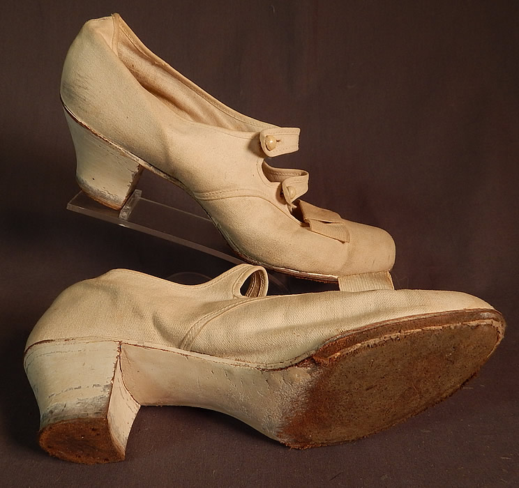 Edwardian Womens White Canvas Double Button Strap Mary Jane Shoes
They could use a good cleaning. These are truly a rare quality made womens sportswear style shoe!