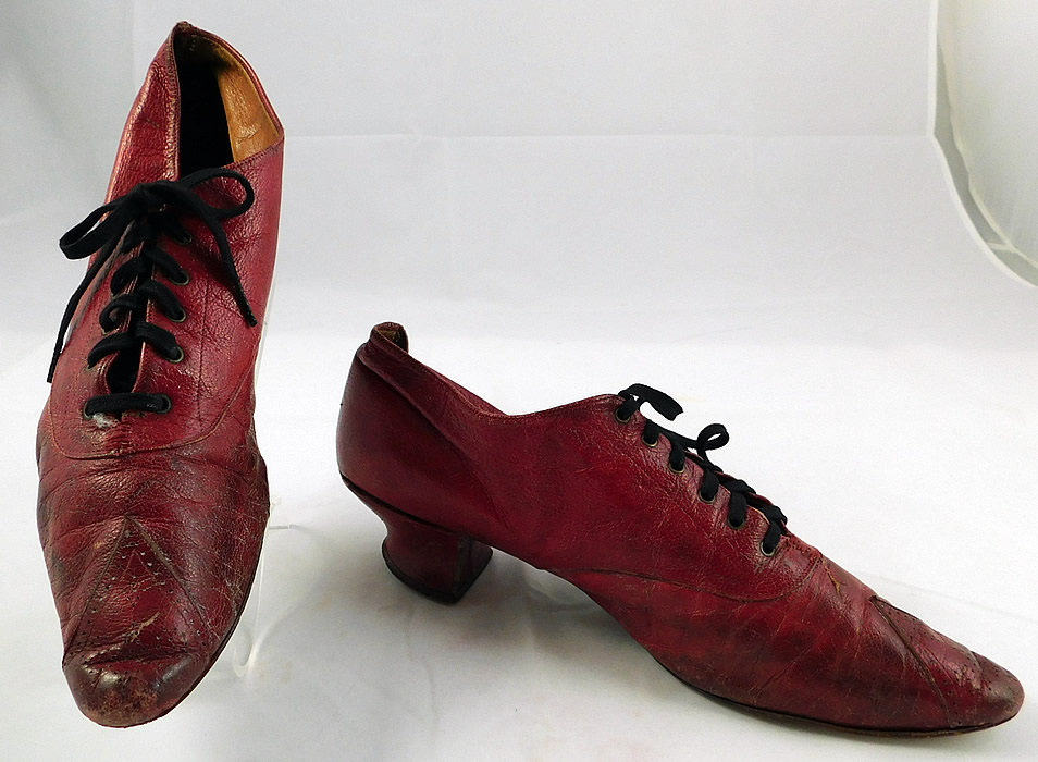 Victorian Rosenbloom Maker Red Leather Pointed Toe Low Lace-up Shoes
These are truly a rare and beautiful quality made antique Victorian shoe which would make for a wonderful display piece! 