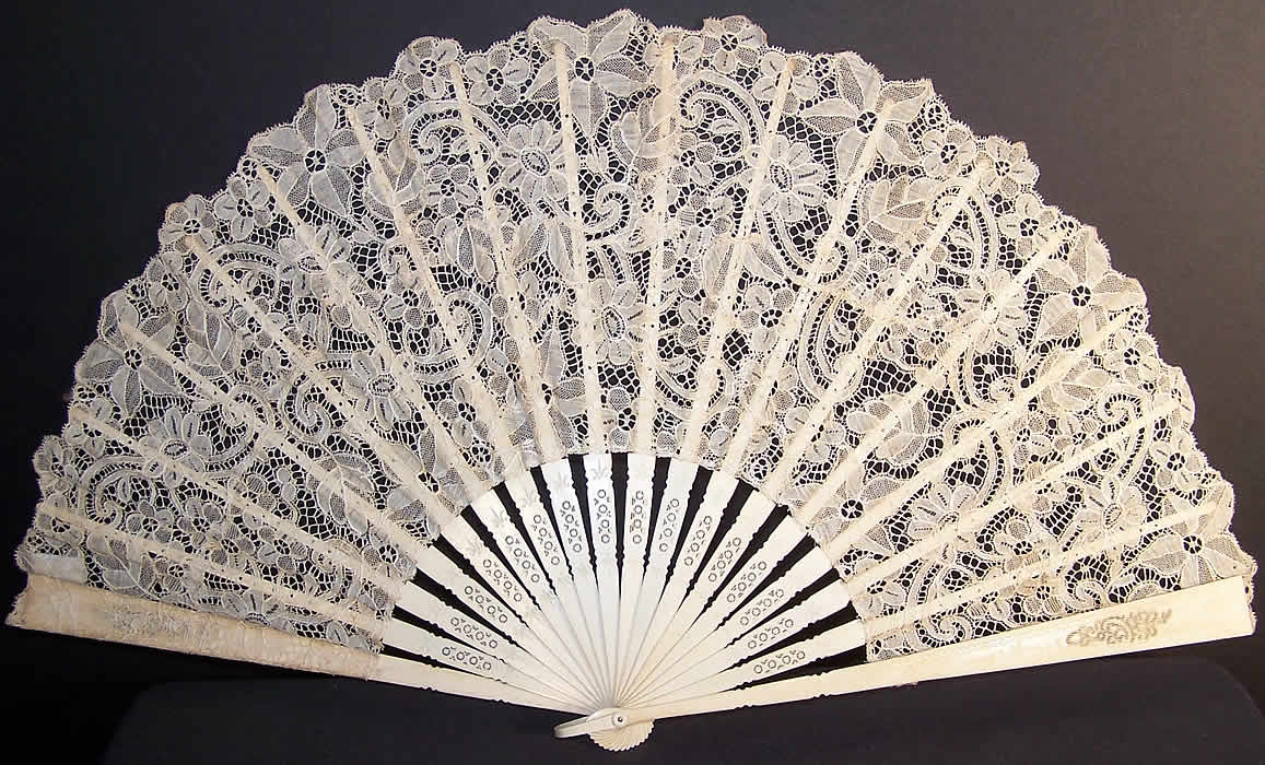  Victorian Leavers Mill Bobbin Lace White Wedding Fan Front view.